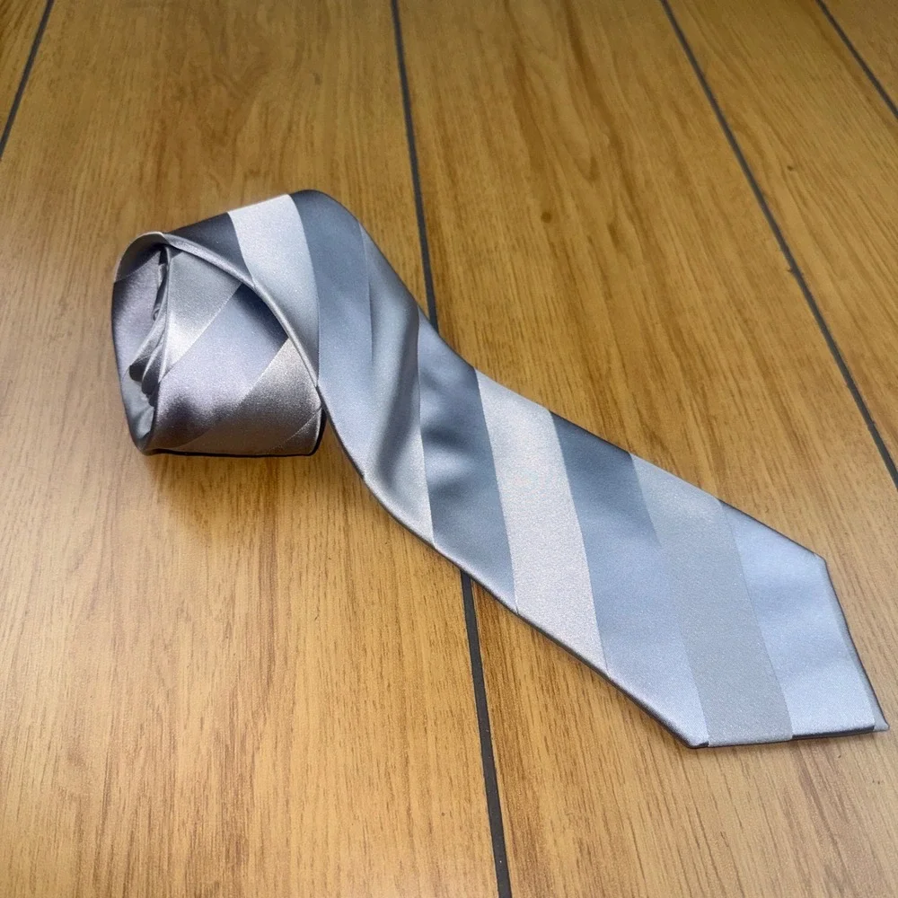 Donald J‎ Trump Signature Collection Mens Silver Grey Striped Gold plated  Silk